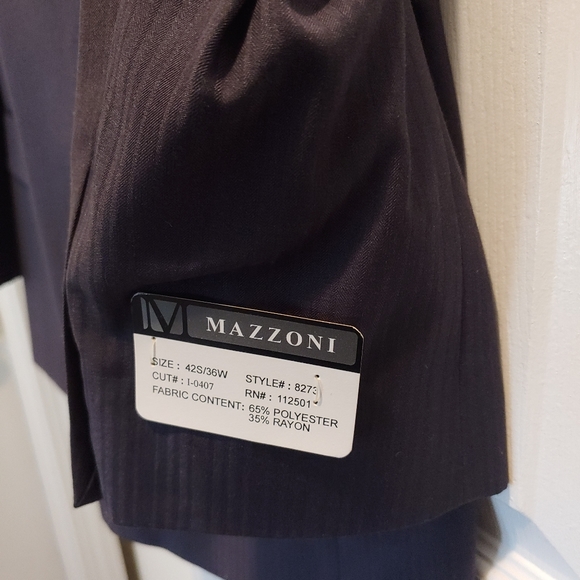 Mazzoni Men's Modern Stripes 2 button Blazer - Picture 5 of 10